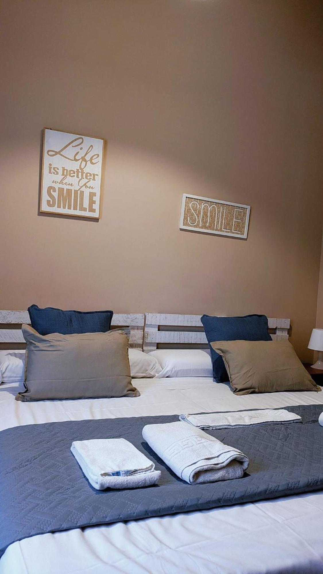 Hostal El Convent De Moncada Bagian luar foto