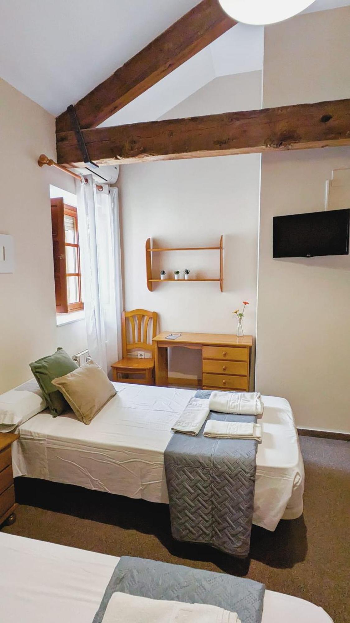 Hostal El Convent De Moncada Bagian luar foto