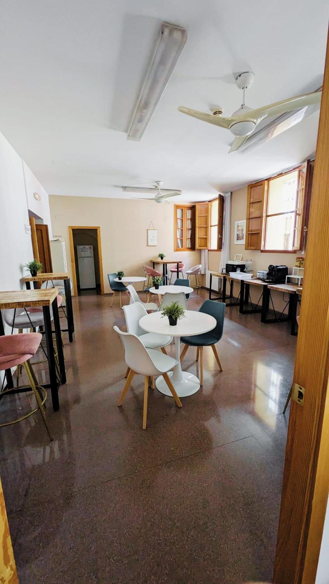 Hostal El Convent De Moncada Bagian luar foto