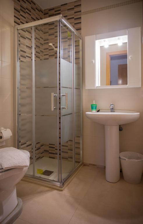 Hostal El Convent De Moncada Bagian luar foto