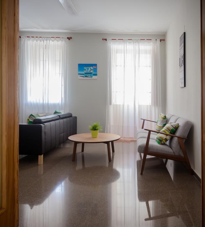 Hostal El Convent De Moncada Bagian luar foto