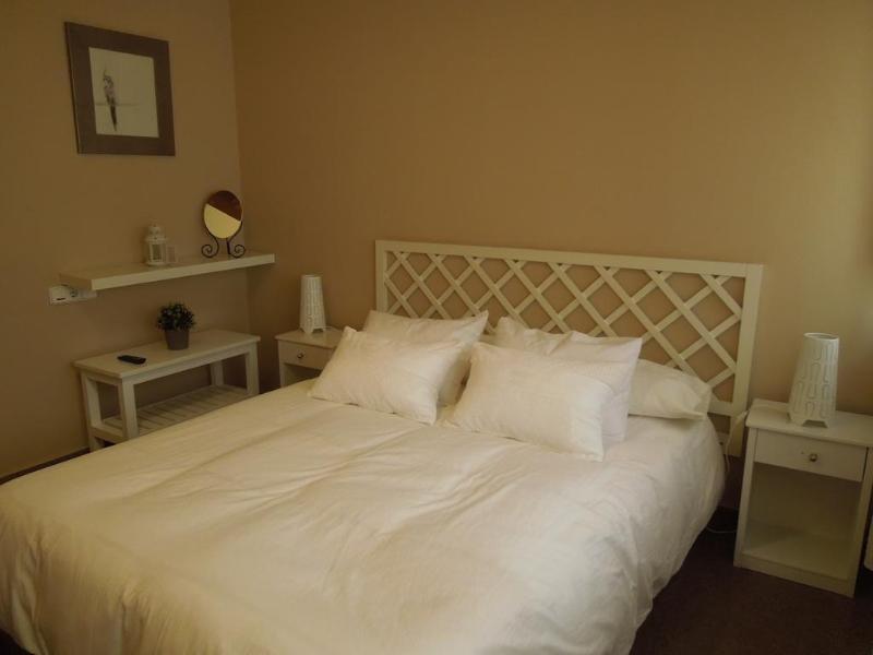 Hostal El Convent De Moncada Bagian luar foto